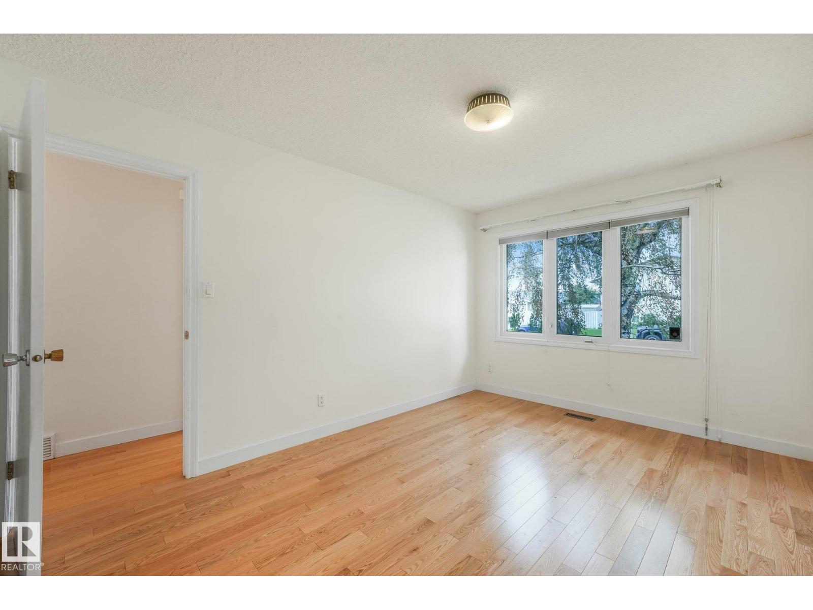 11415 149 AV NW - 22
