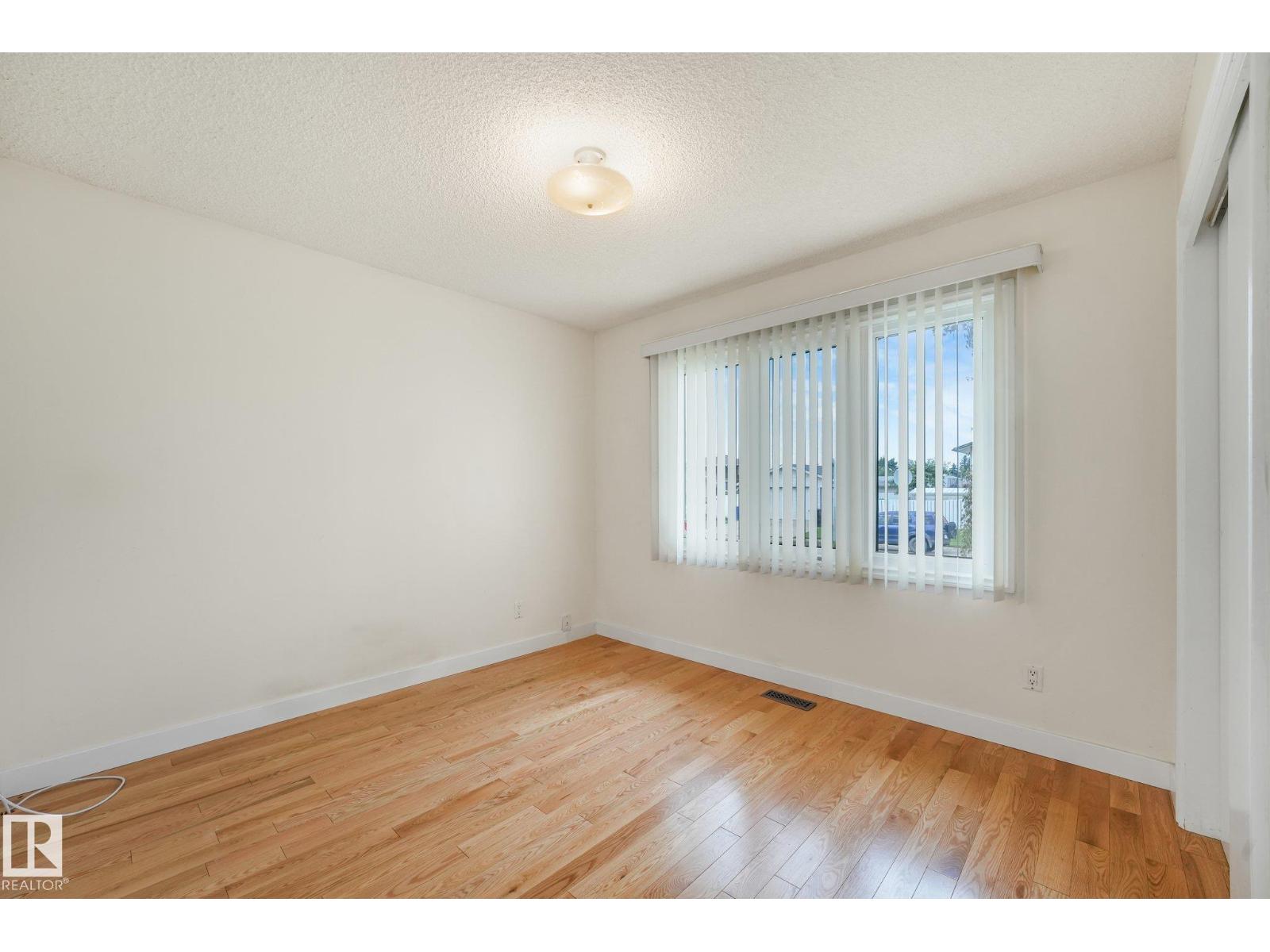 11415 149 AV NW - 19