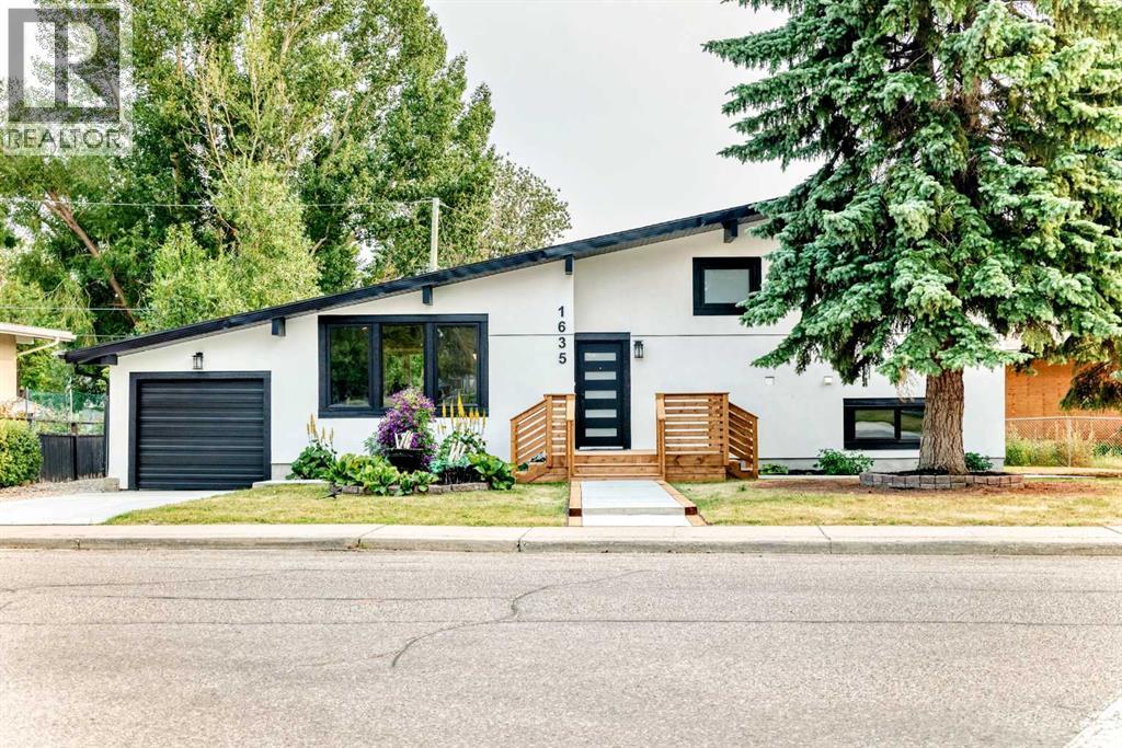 1635 32 Avenue NW - 1