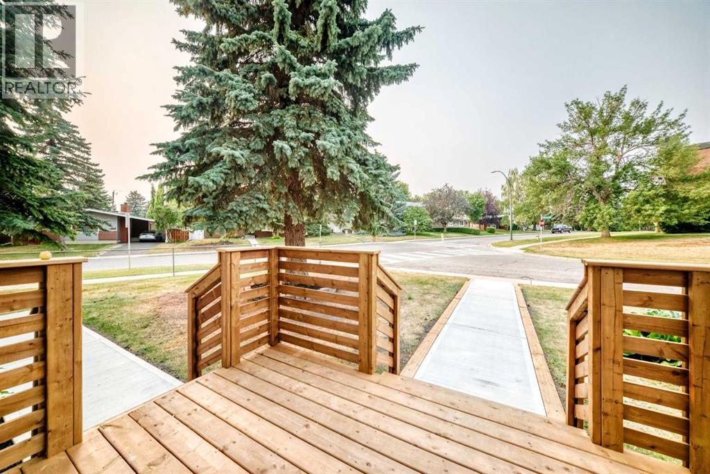 1635 32 Avenue NW - 35