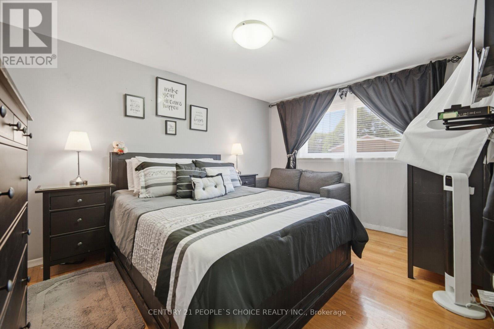 79 FLEETWOOD CRESCENT - 22