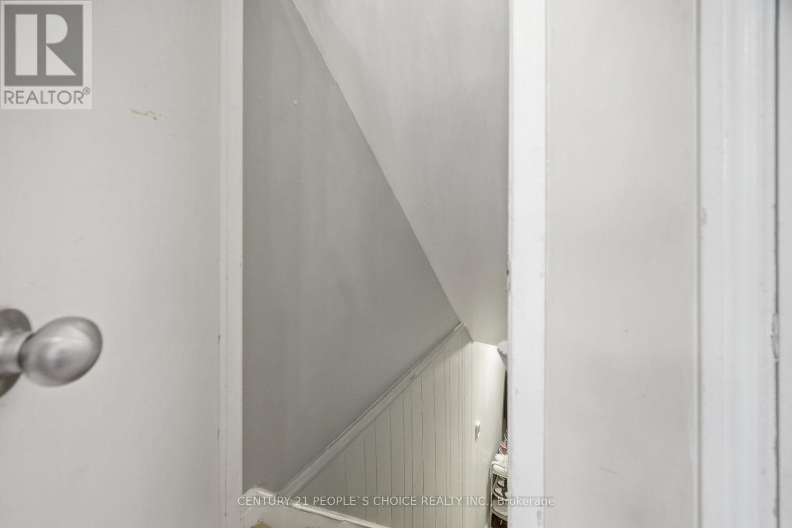 79 FLEETWOOD CRESCENT - 33