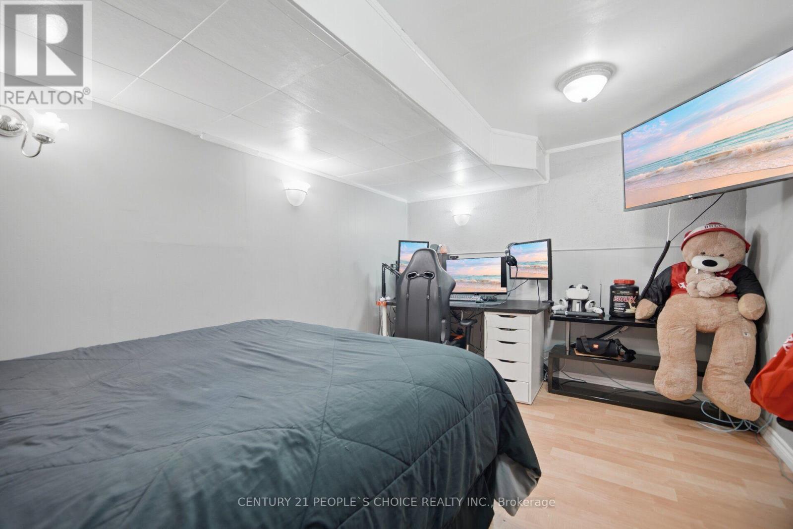 79 FLEETWOOD CRESCENT - 41