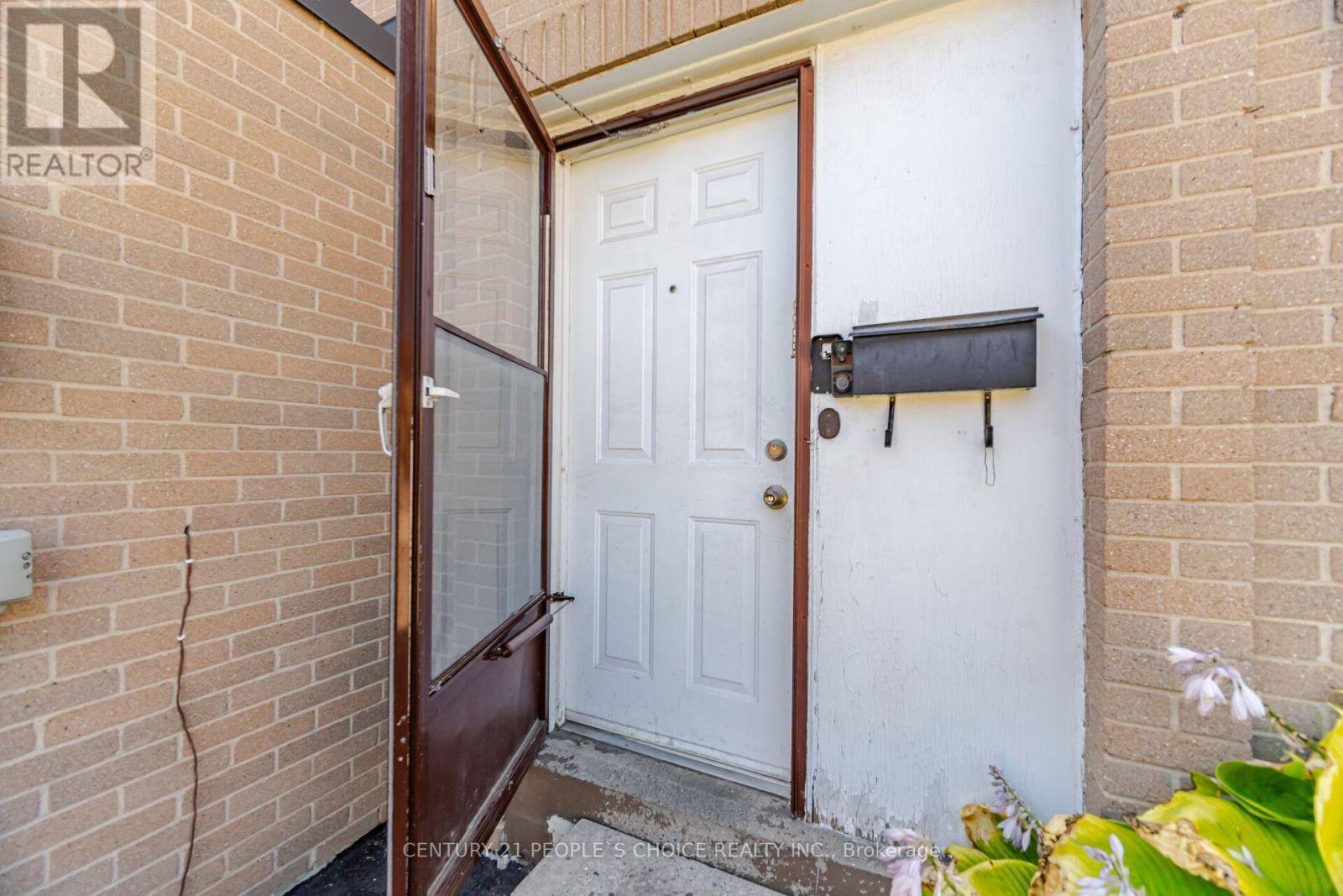 79 FLEETWOOD CRESCENT - 6