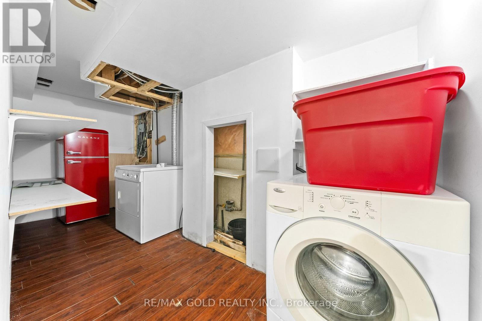 61 HERDWICK STREET - 39