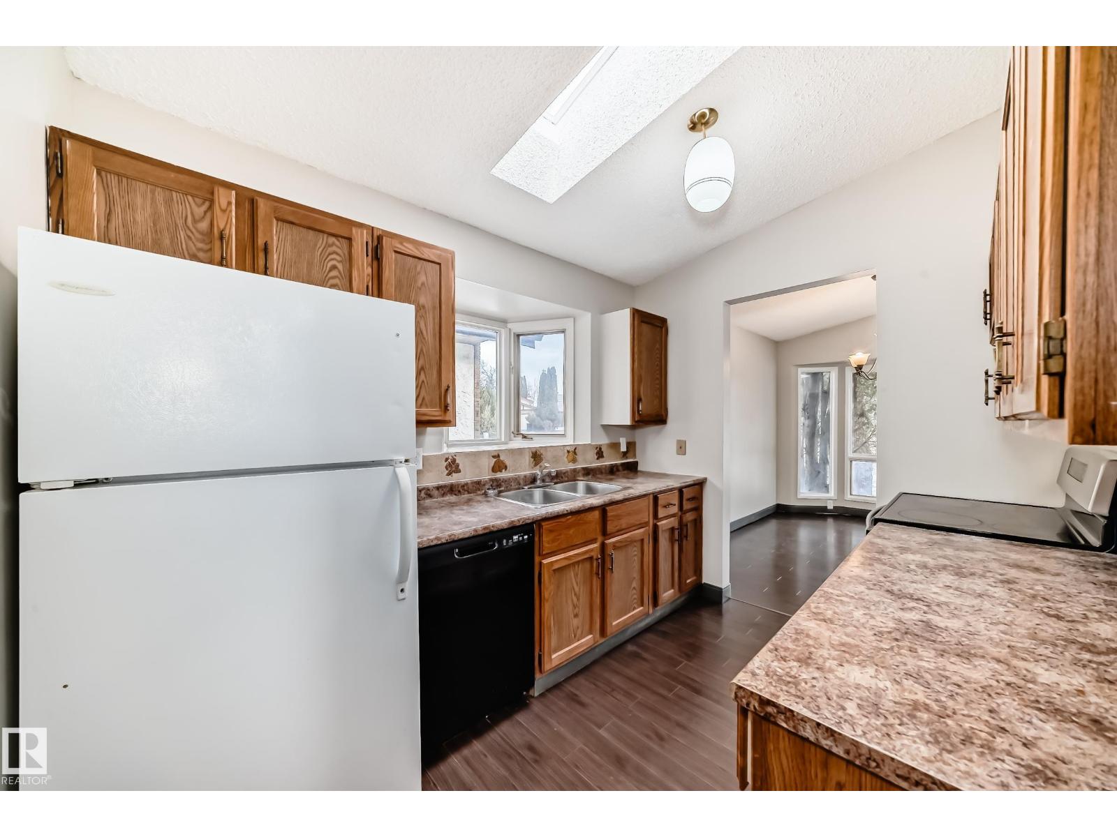 8516 190 ST NW - 10