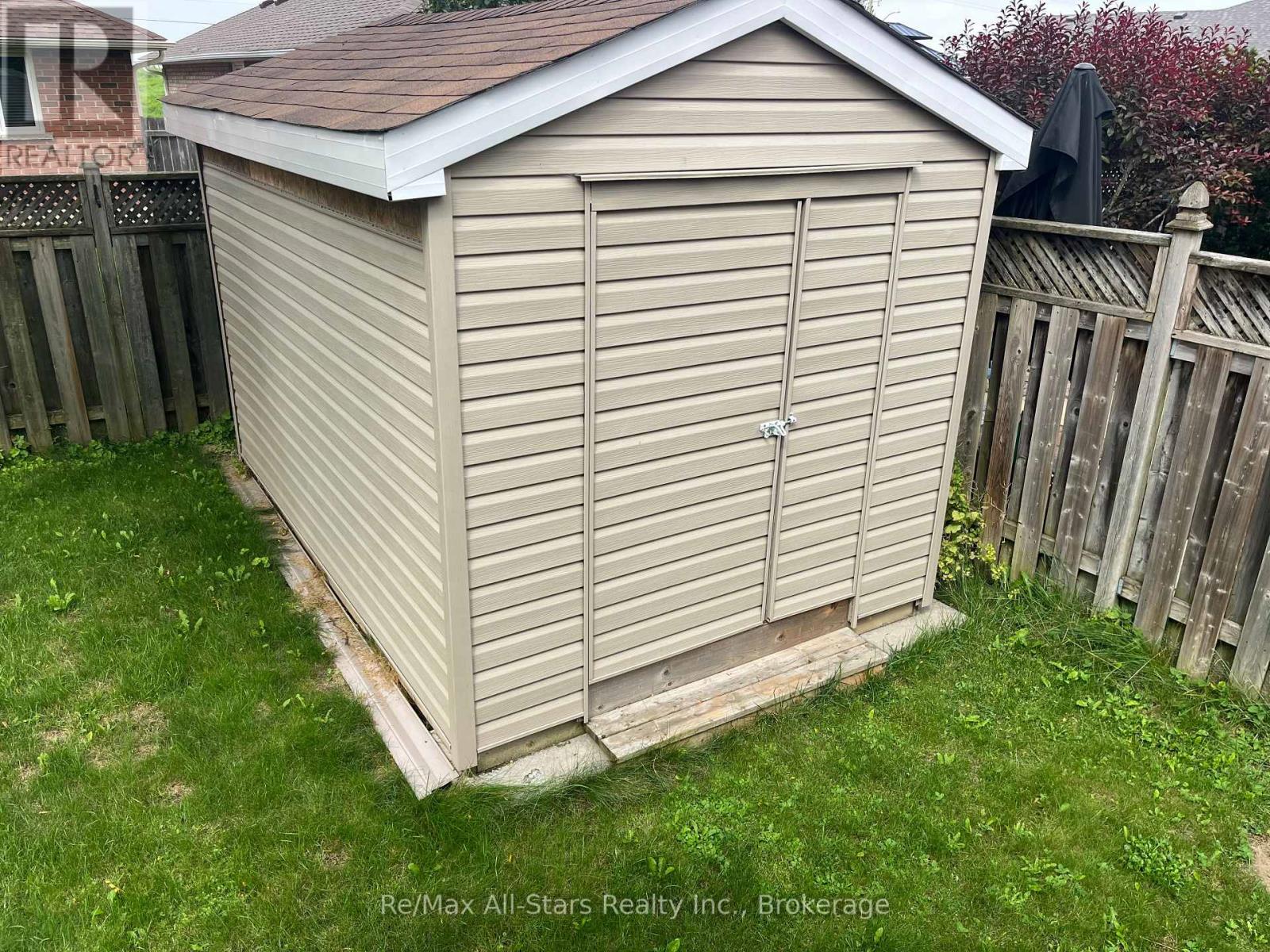 20 EAKINS CRESCENT - 39