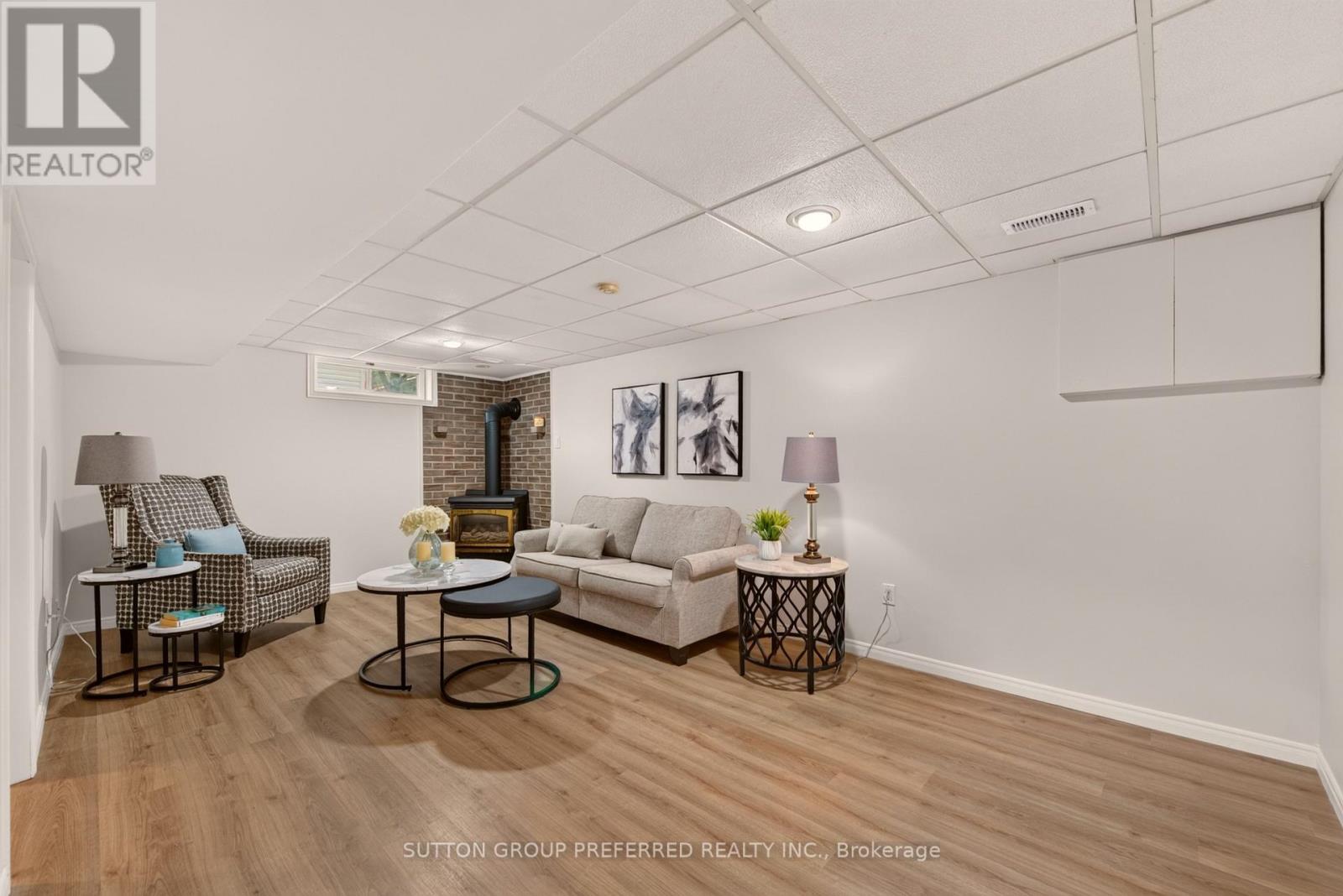 53 RENNY CRESCENT - 31
