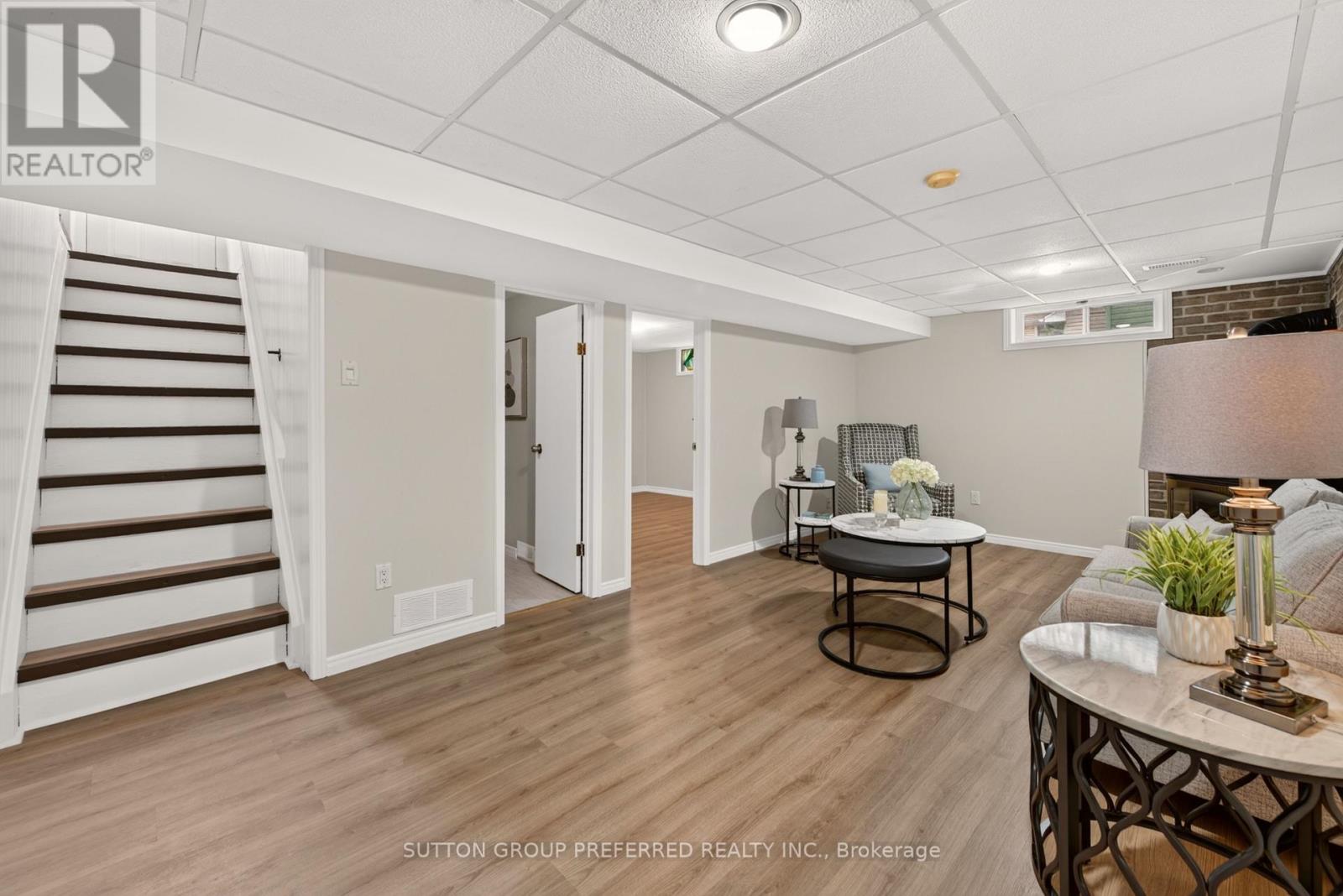 53 RENNY CRESCENT - Image 32