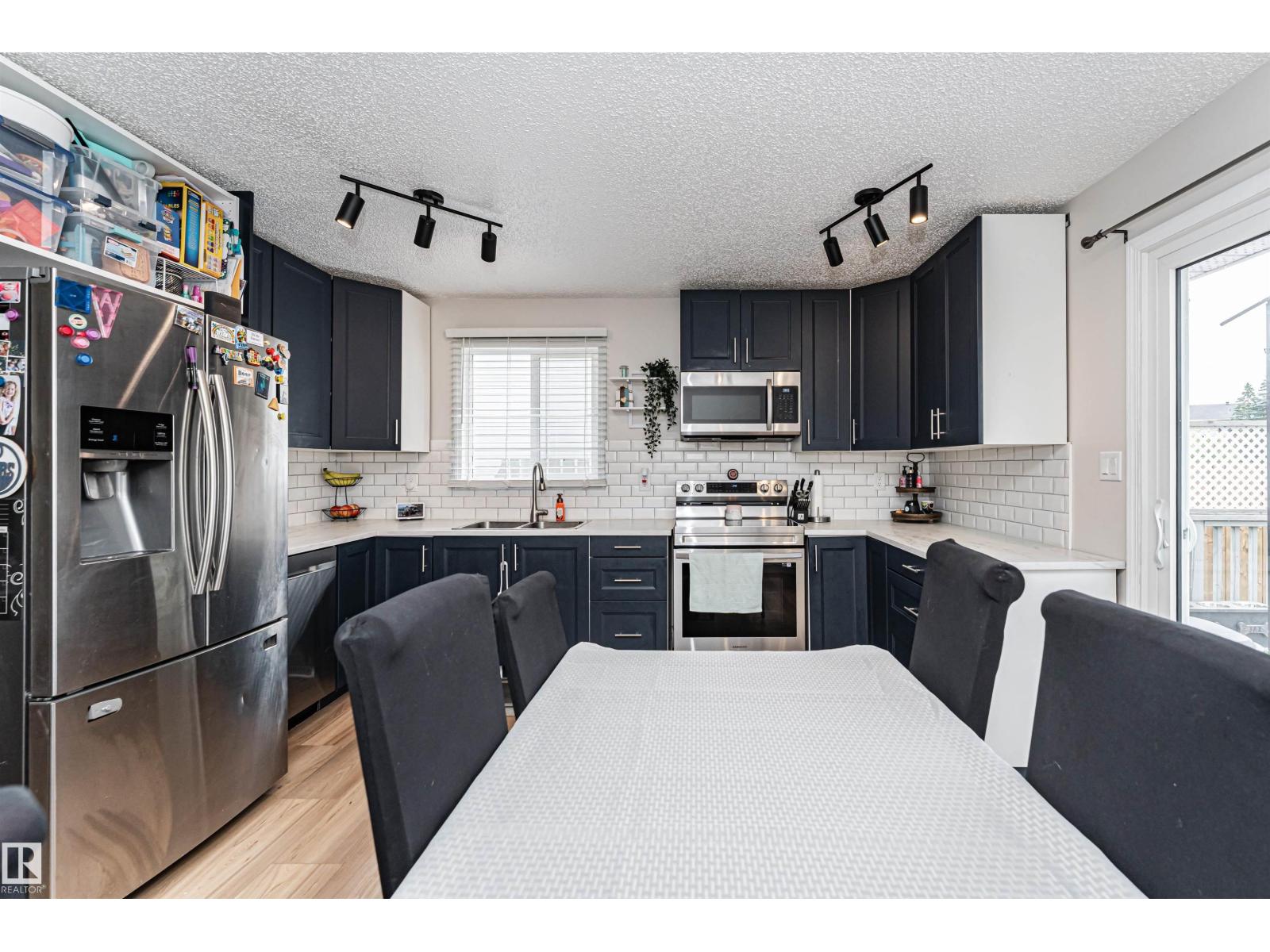 4521 29 AV NW - 12
