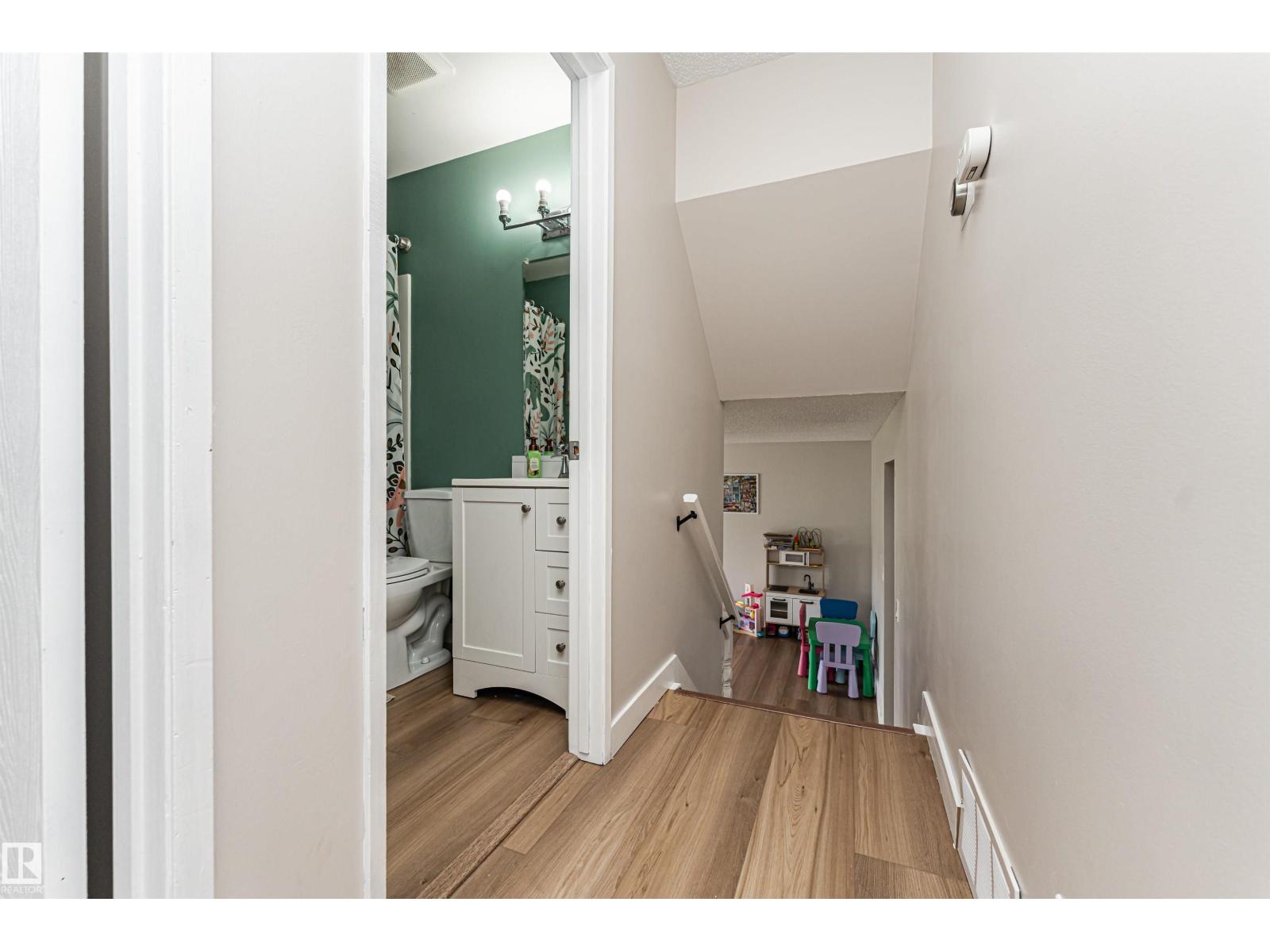 4521 29 AV NW - 20
