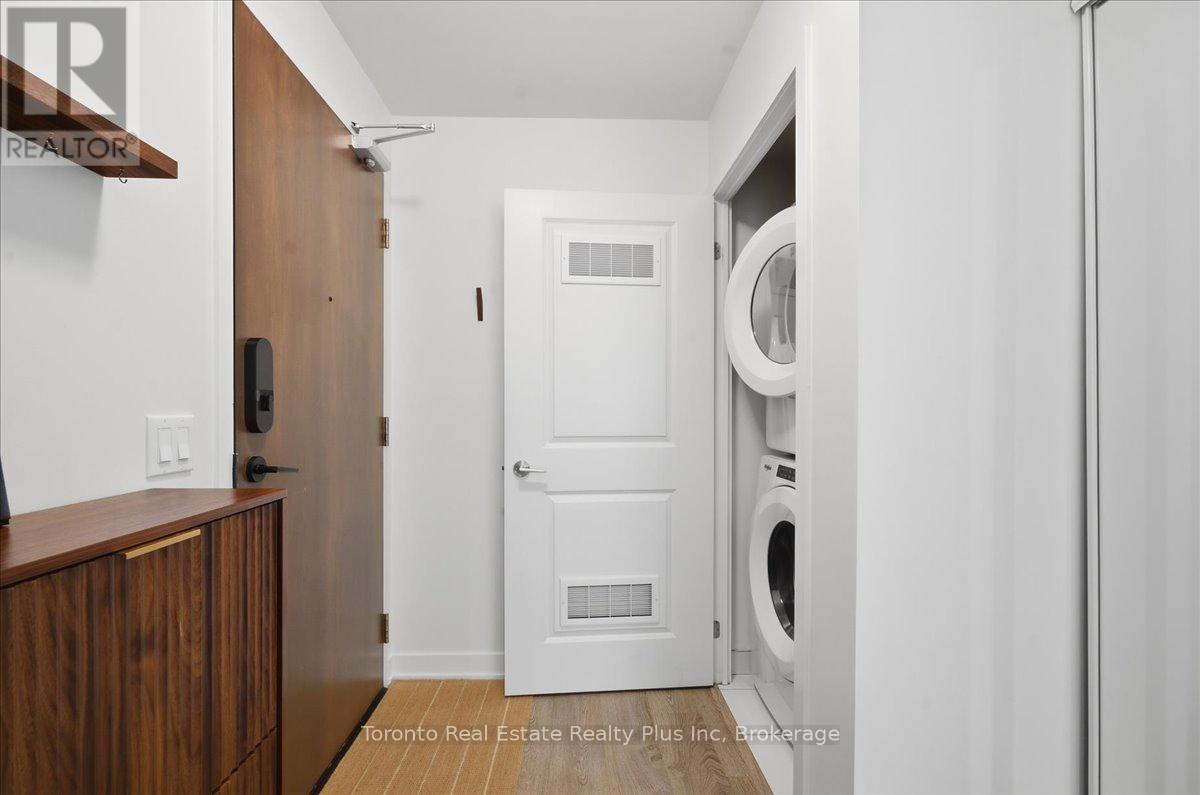 #304 120 EAGLE ROCK WAY - 30