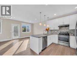 610 Thirteenth Street, New Westminster, BC V3M4M2 Photo 10