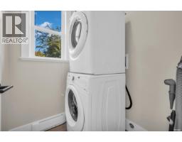 610 Thirteenth Street, New Westminster, BC V3M4M2 Photo 20