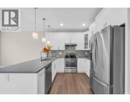 610 Thirteenth Street, New Westminster, BC V3M4M2 Photo 9