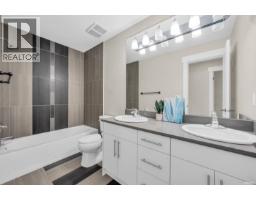 610 Thirteenth Street, New Westminster, BC V3M4M2 Photo 28