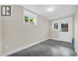 610 Thirteenth Street, New Westminster, BC V3M4M2 Photo 29