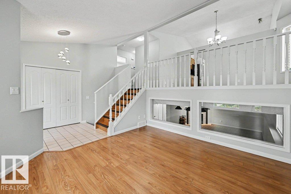 10 Oakridge DR N - 10