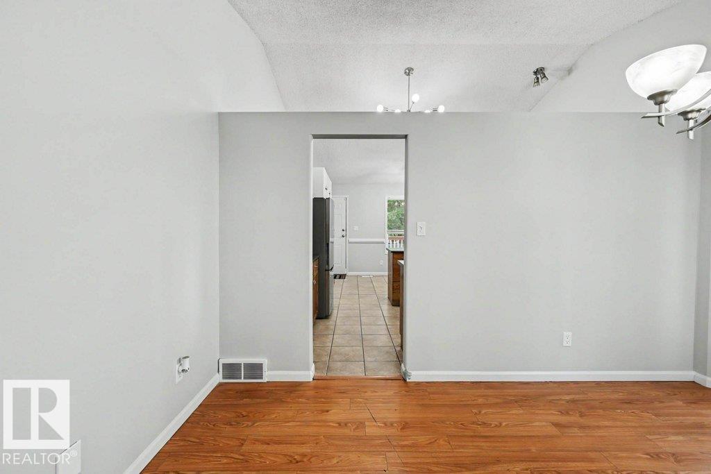 10 Oakridge DR N - Image 14