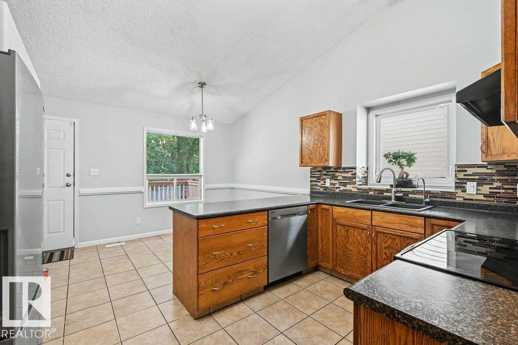 10 Oakridge DR N - 15