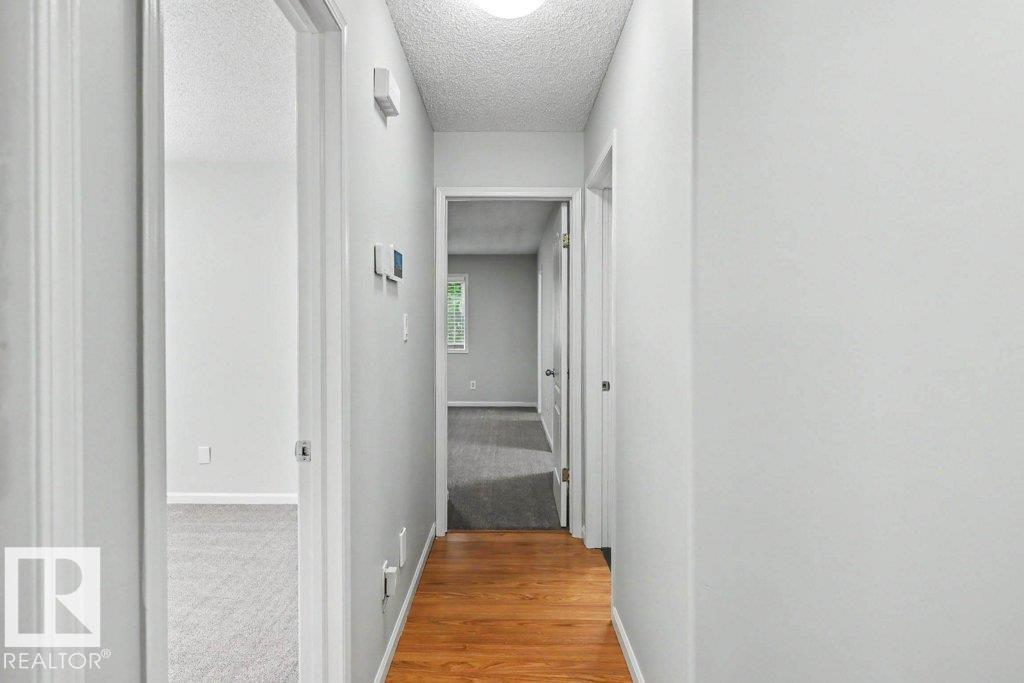 10 Oakridge DR N - 23