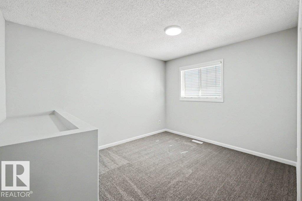10 Oakridge DR N - 27