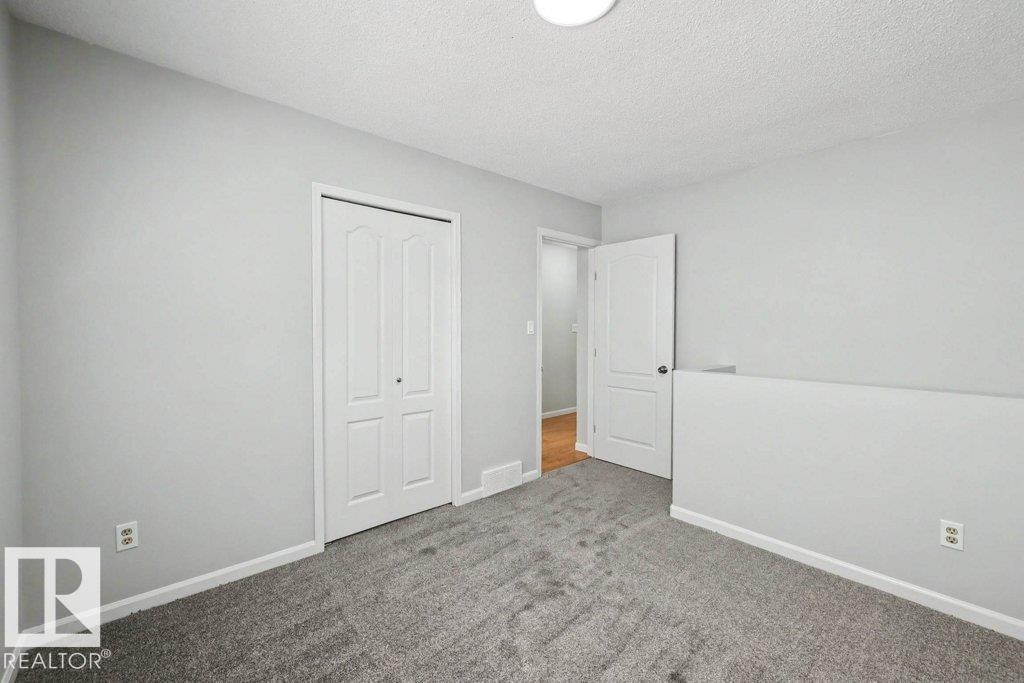 10 Oakridge DR N - 28
