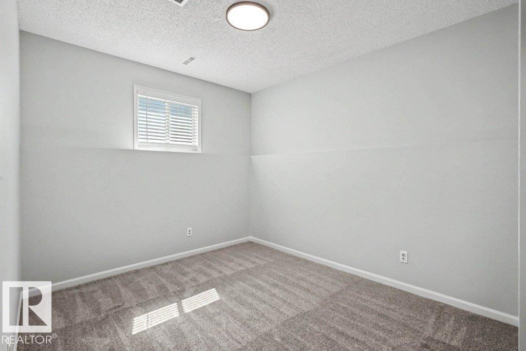 10 Oakridge DR N - 40