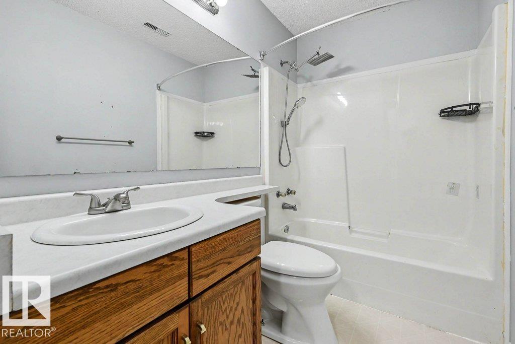 10 Oakridge DR N - 42