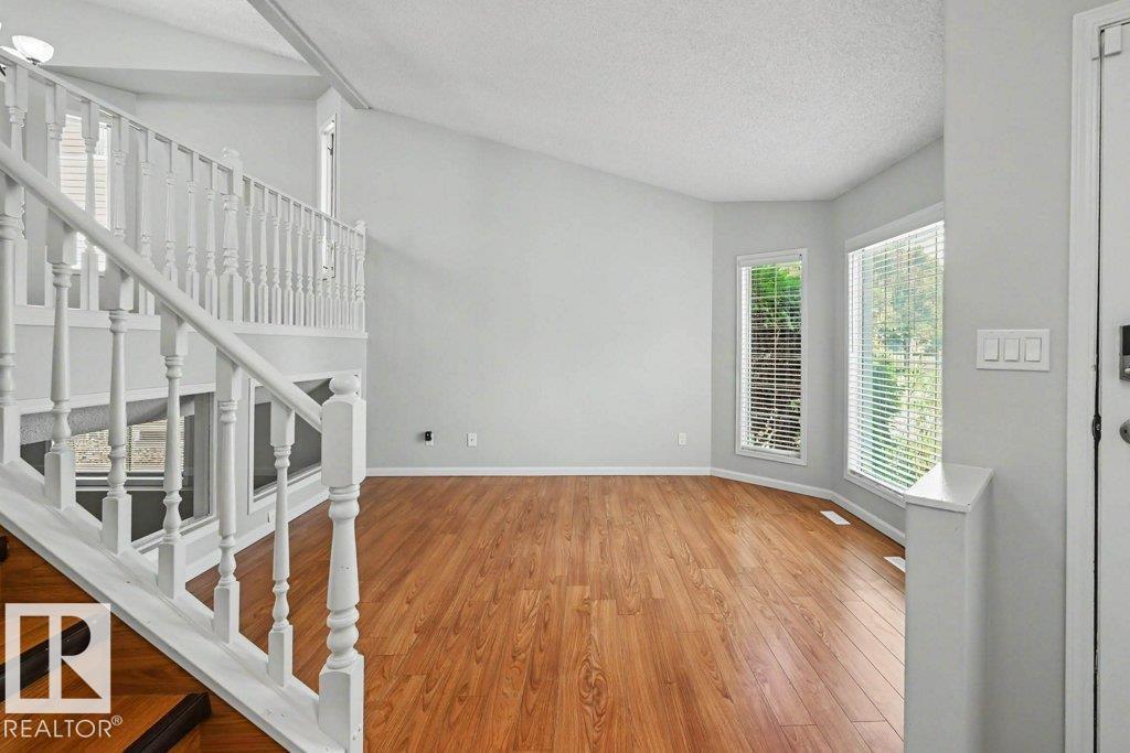 10 Oakridge DR N - Image 7