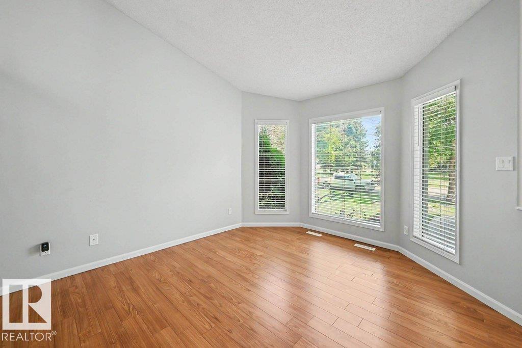 10 Oakridge DR N - Image 8