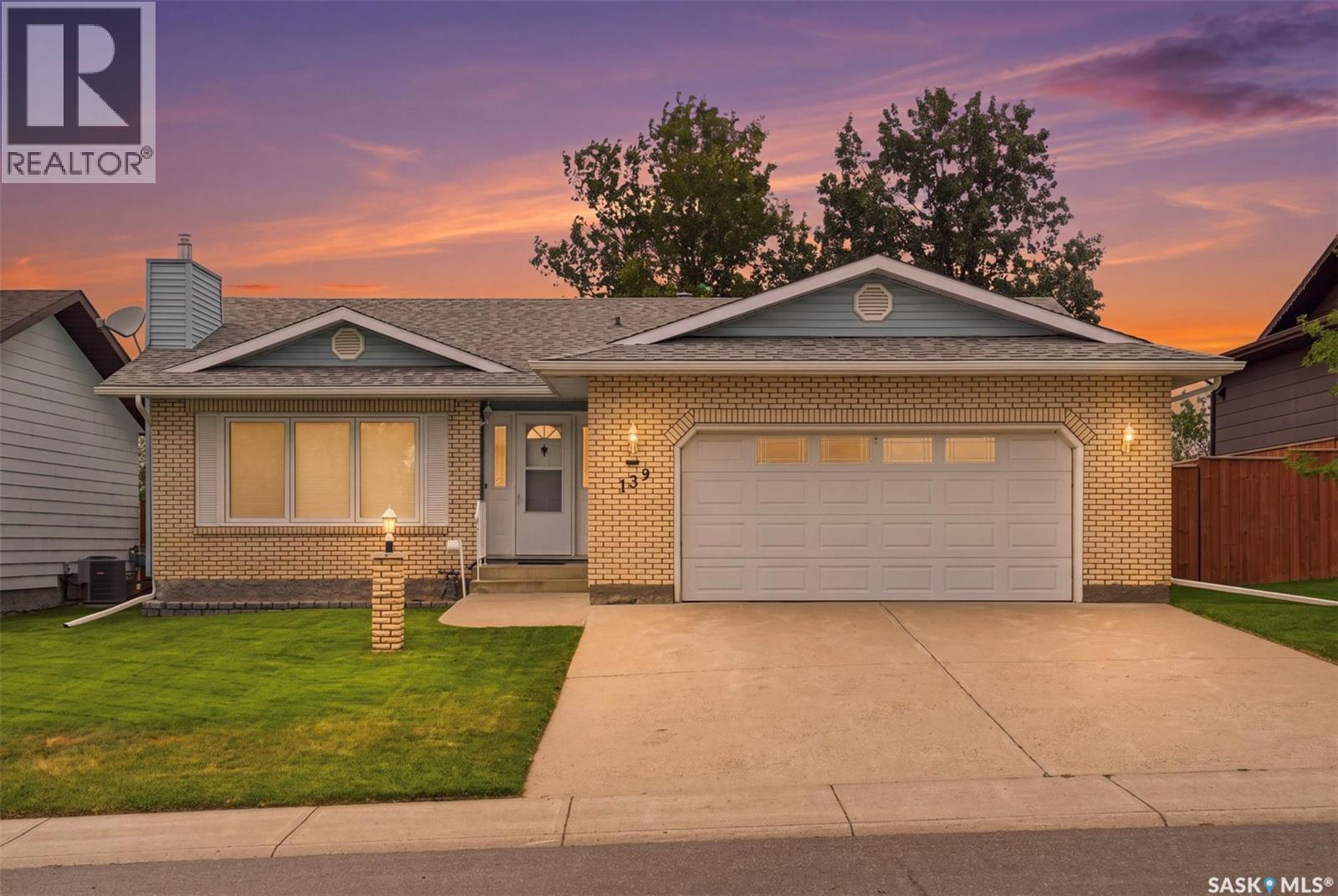 139 Wright CRESCENT - 1