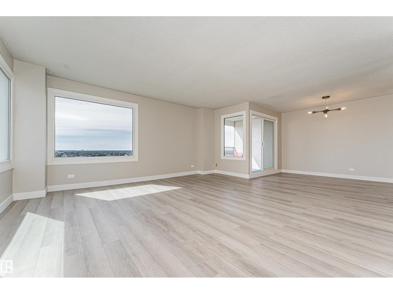 #1806 12303 JASPER AV NW - 30