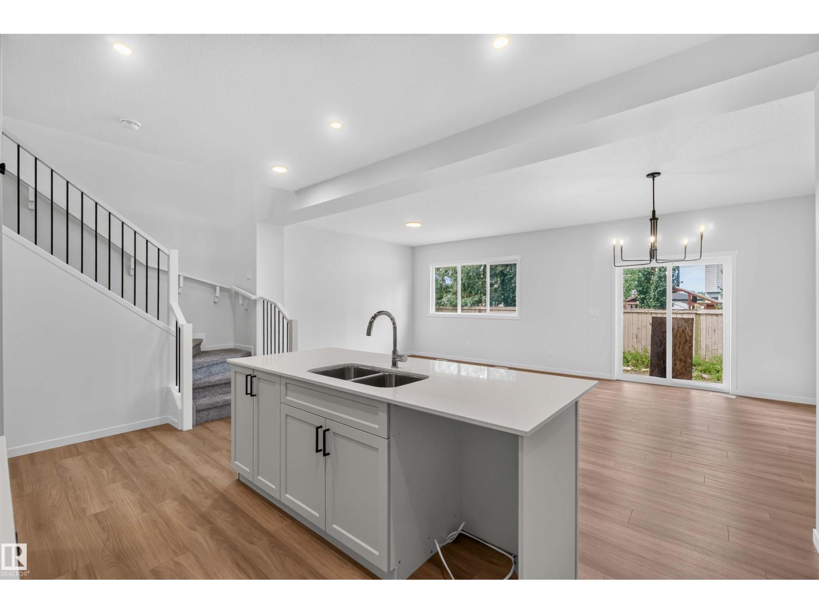 5 EMERSON LD - Image 12