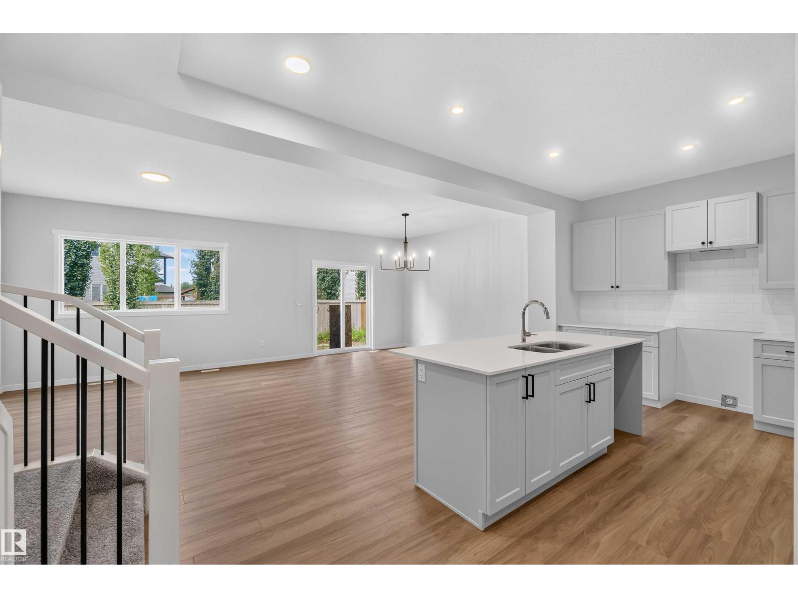 5 EMERSON LD - Image 11
