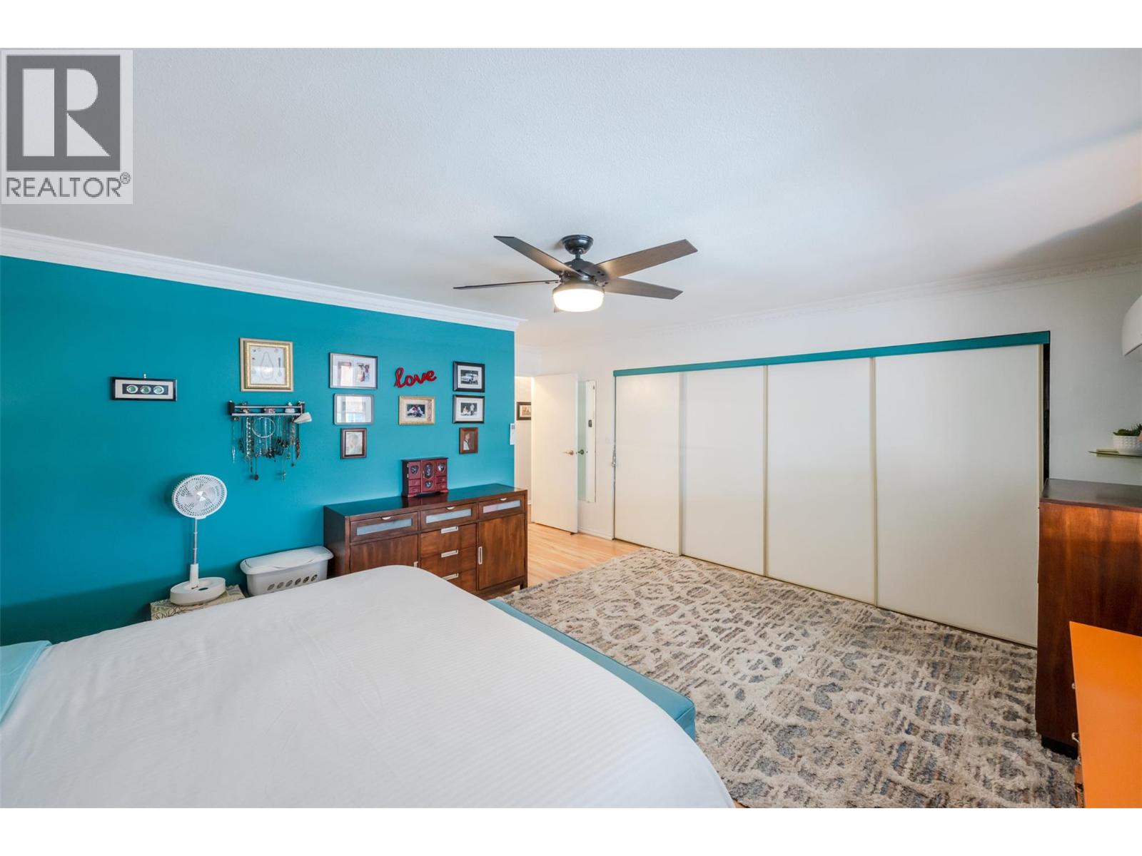 #311 272 Green Avenue - 14