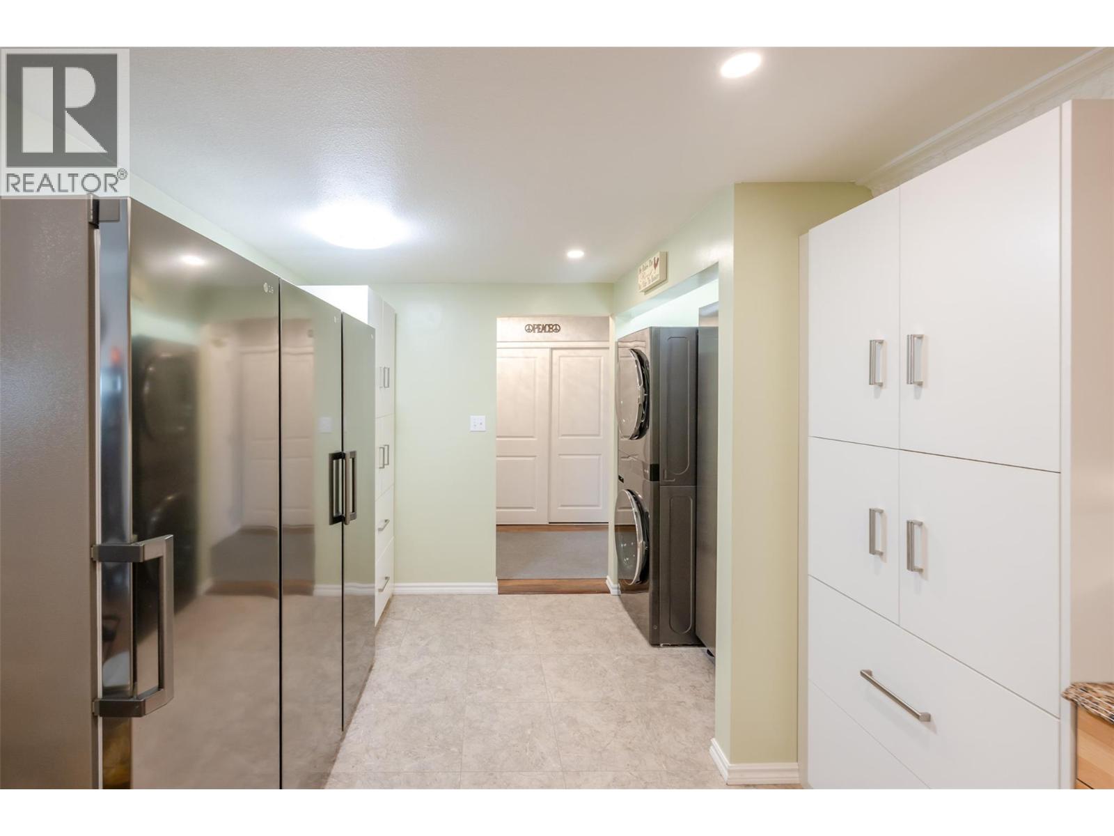 #311 272 Green Avenue - 11
