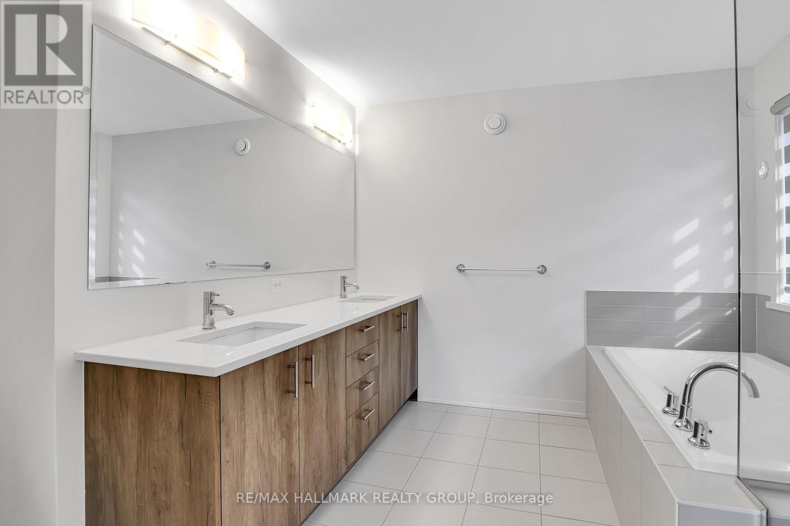 3 Bed, 3 Bath House for Rent in Ottawa – 441 TURMERIC COURT, Ottawa – MLS# X13654086 - Image 17