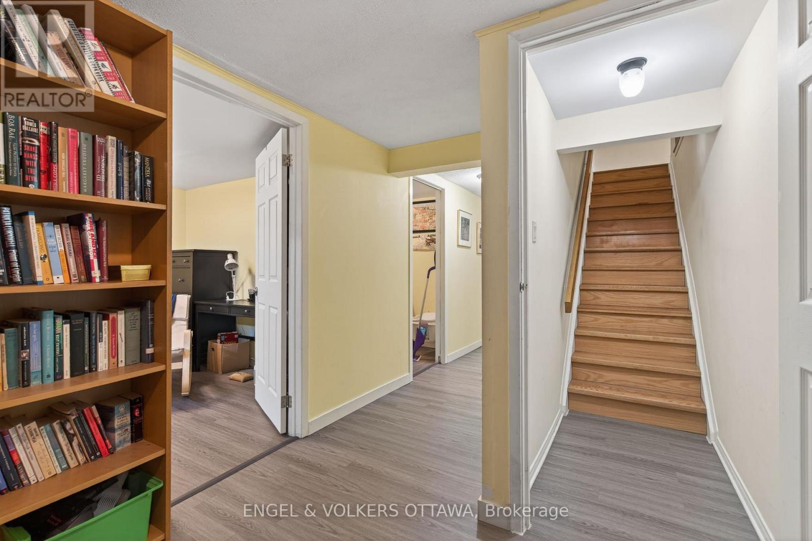 #77 3344 UPLANDS DRIVE - 23