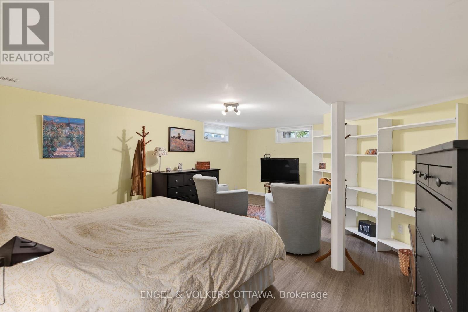 #77 3344 UPLANDS DRIVE - 26
