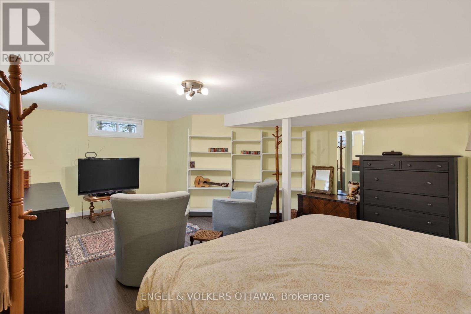 #77 3344 UPLANDS DRIVE - 27