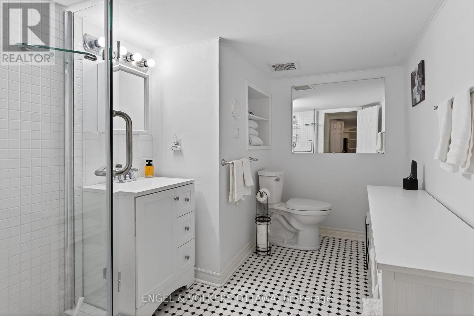 #77 3344 UPLANDS DRIVE - 29