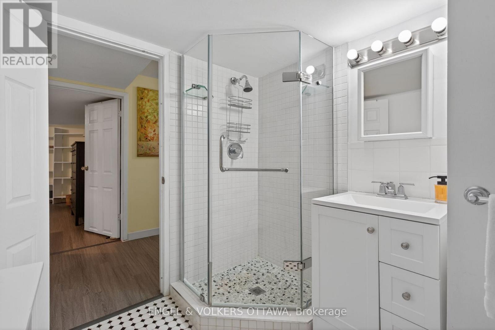 #77 3344 UPLANDS DRIVE - 30
