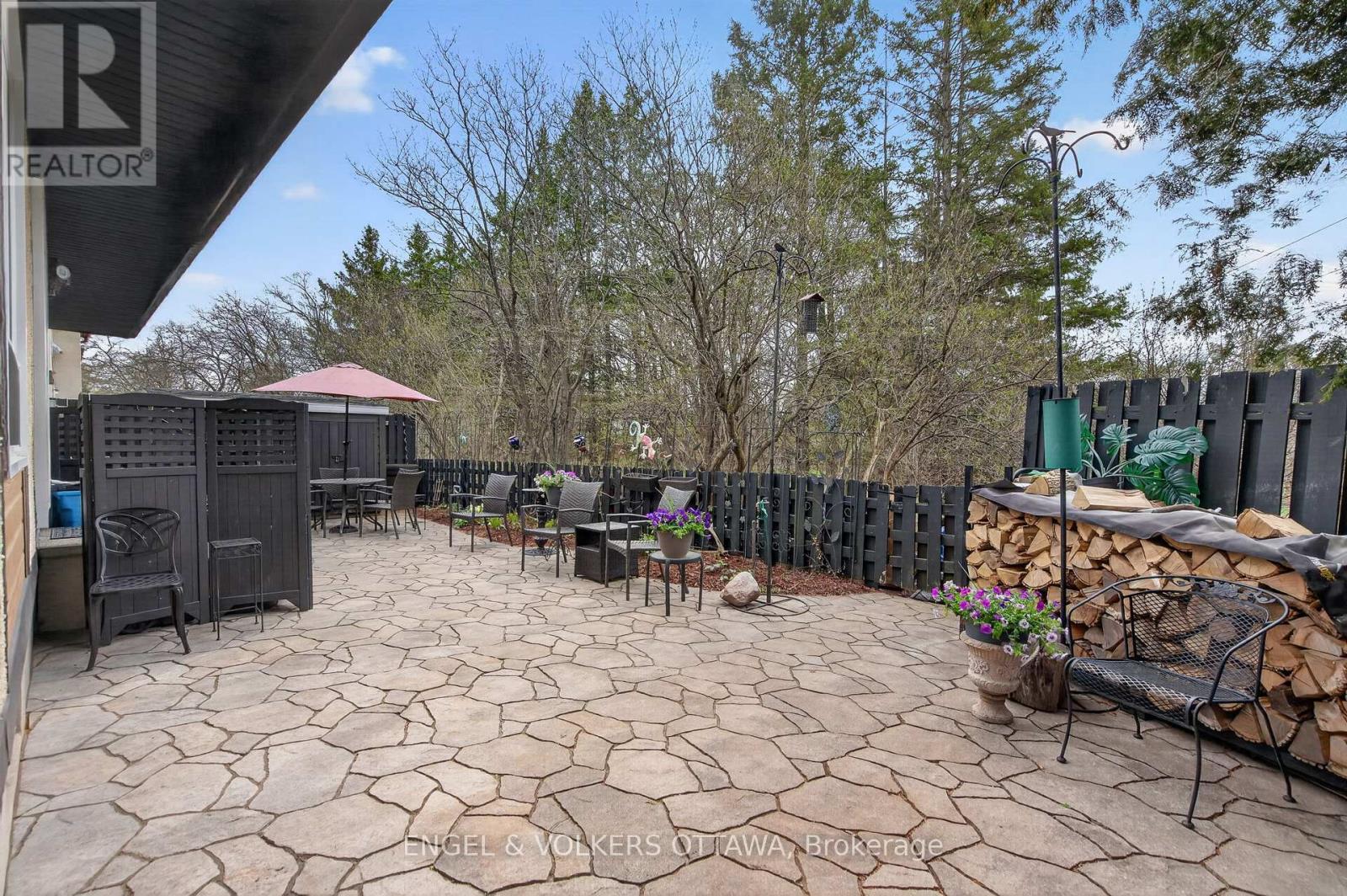 #77 3344 UPLANDS DRIVE - 32