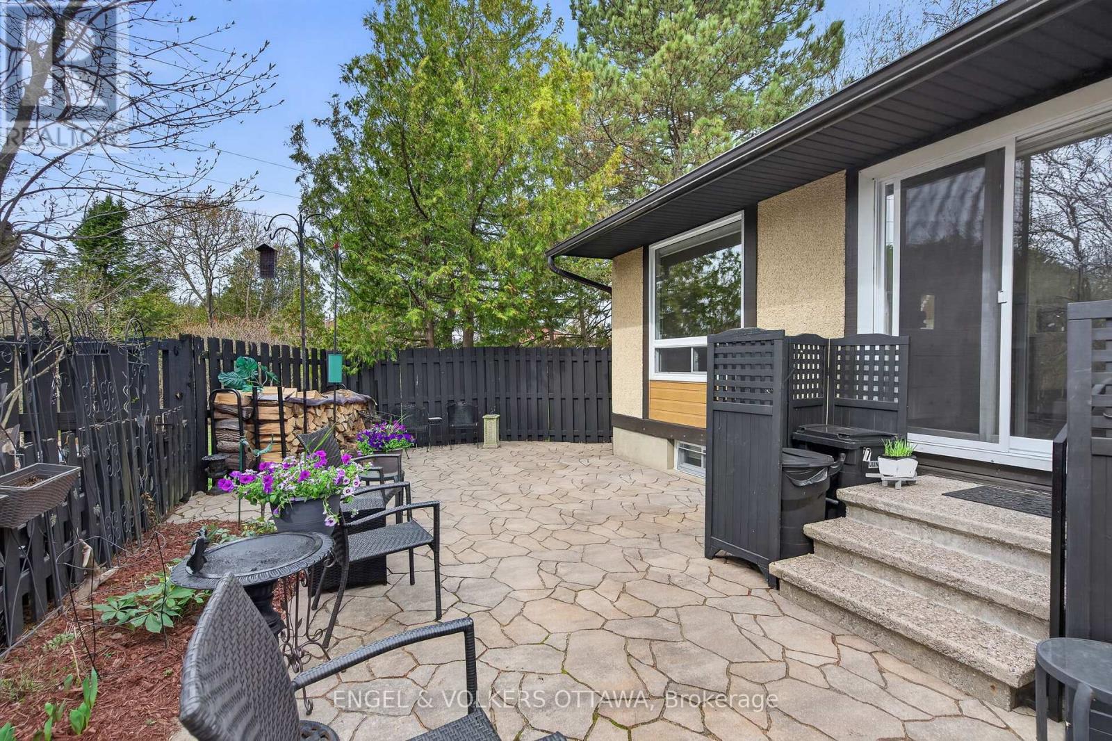 #77 3344 UPLANDS DRIVE - 33