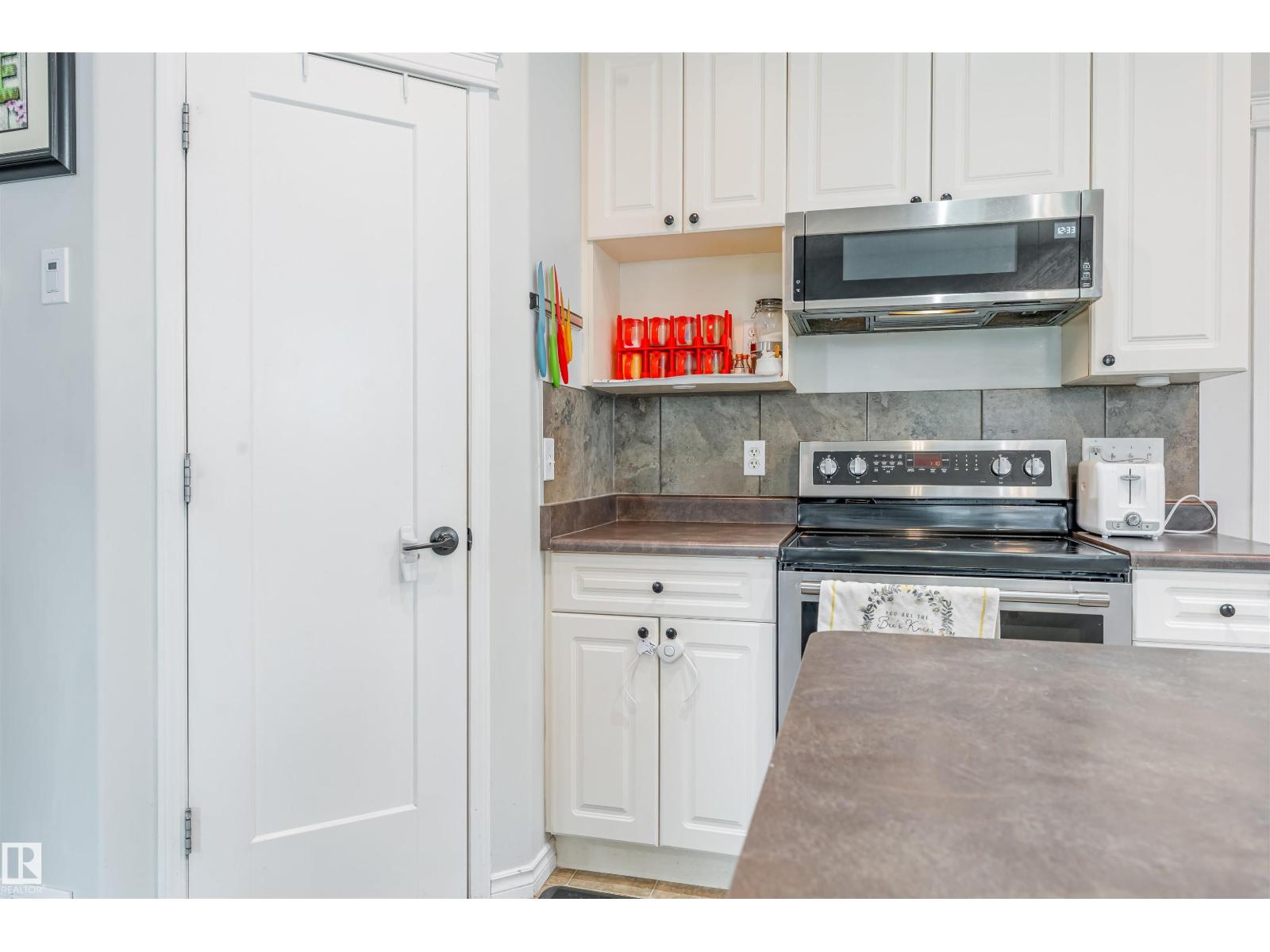 37 BIRCHMONT CR - 22