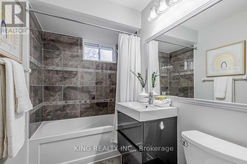 13 BROOKLAND DRIVE W, Brampton (Avondale) — photo 2