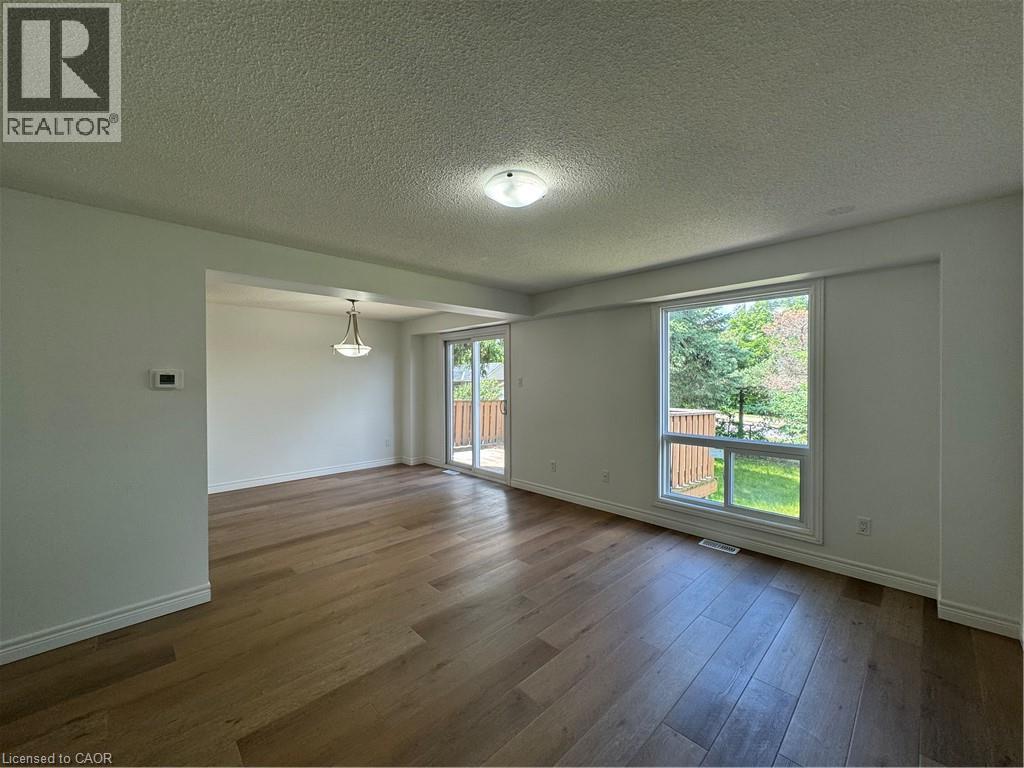 144 STONYBURN Crescent — photo 3