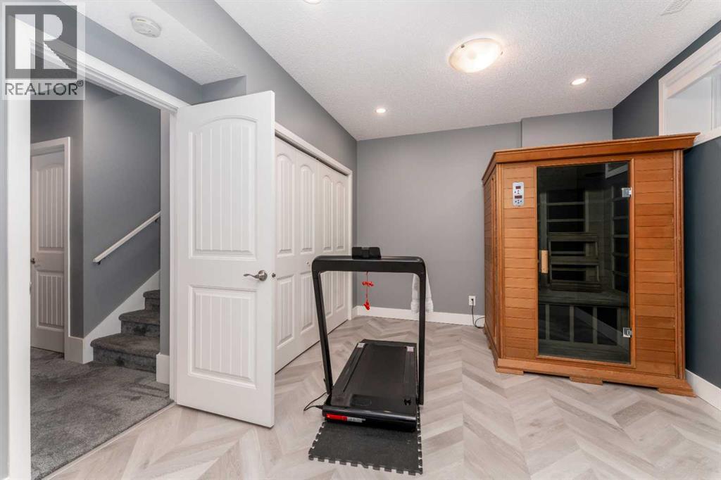562 River Heights Crescent - 31