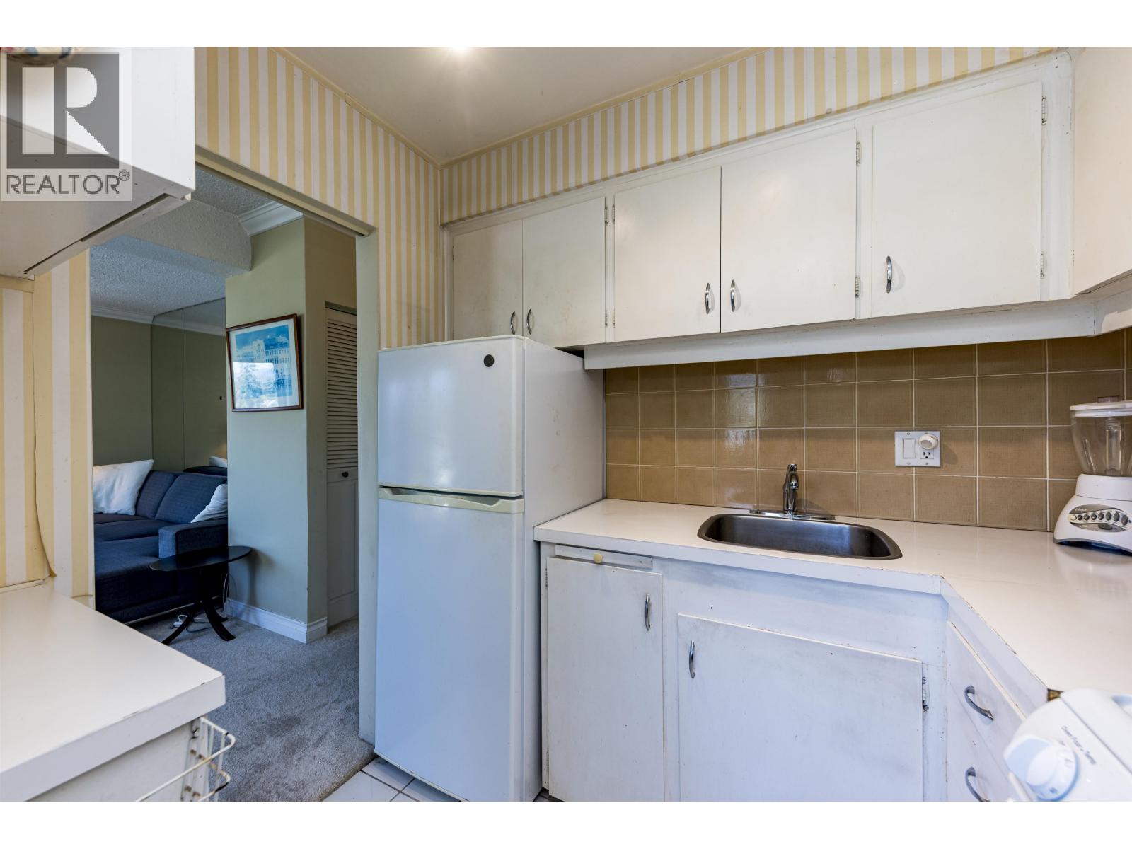 705 2187 BELLEVUE AVENUE, West Vancouver
